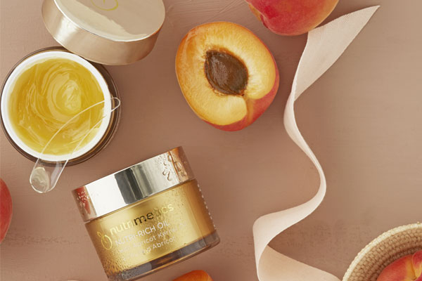 Nutri-Rich Oil avec un abricot