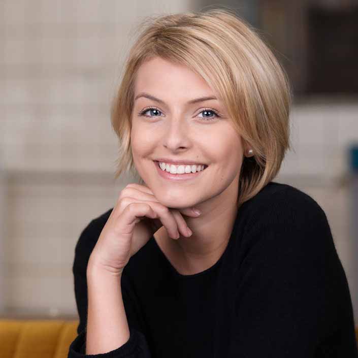 Visage d'une femme souriante