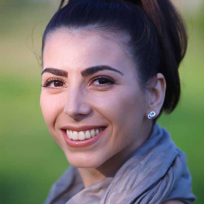 Visage d'une femme souriante